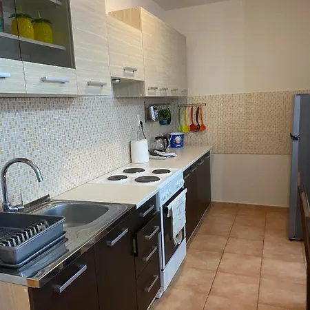 Apartment D Free Private Parking Fast Wi-fi *