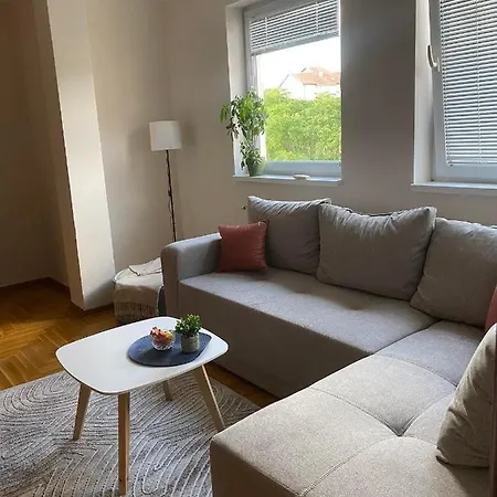 D Free Private Parking Fast Wi-fi Apartment *