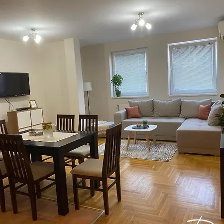 D Free Private Parking Fast Wi-fi Apartment *