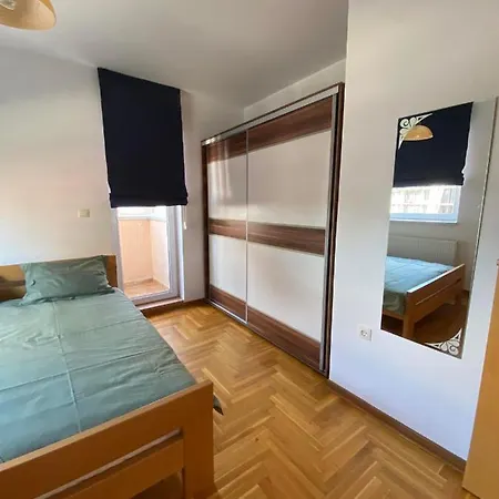 D Free Private Parking Fast Wi-fi Apartment *