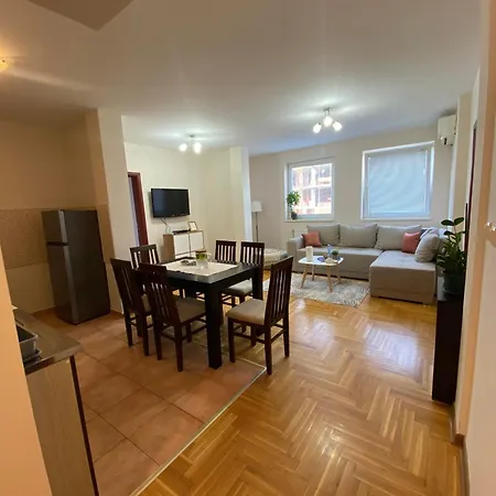 Apartment D Free Private Parking Fast Wi-fi